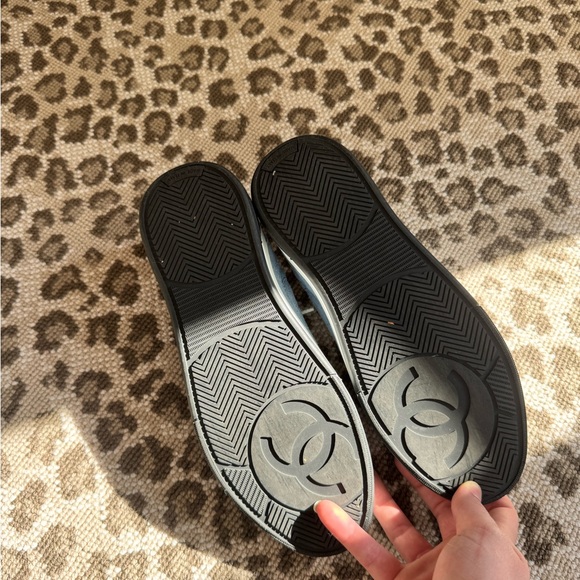 CHANEL Light Blue suede Women's Sneakers never worn - Picture 5 of 7